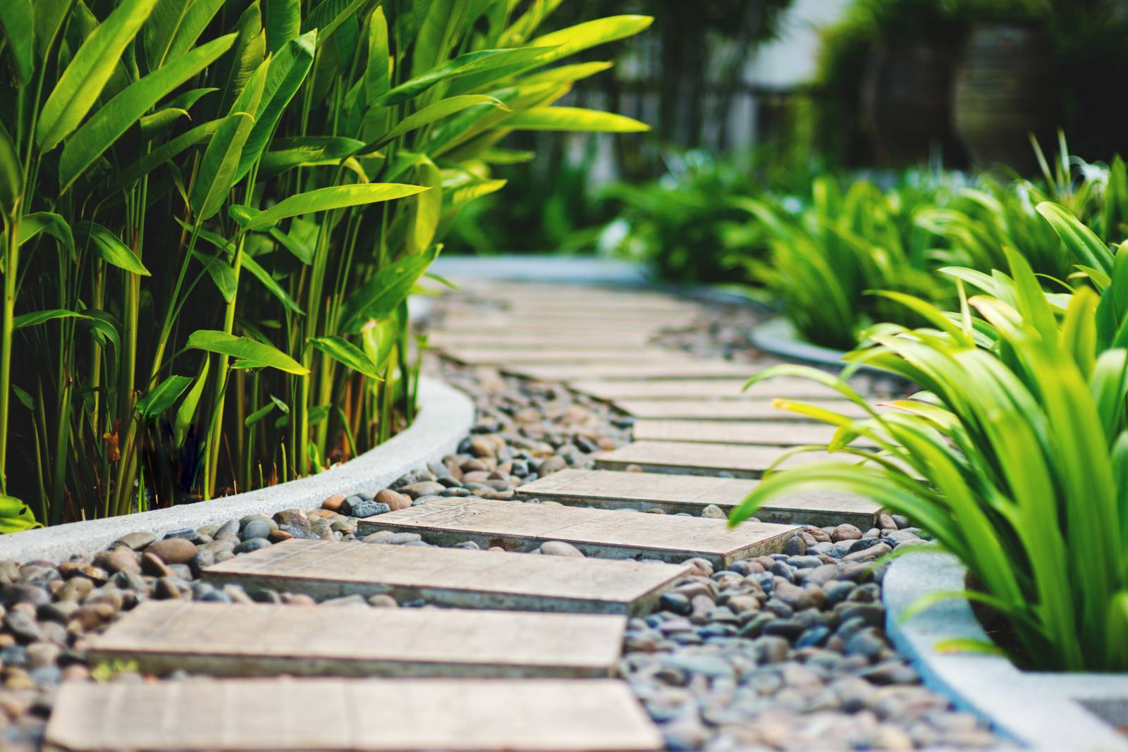 Quels matériaux pour construire son allée de jardins ?